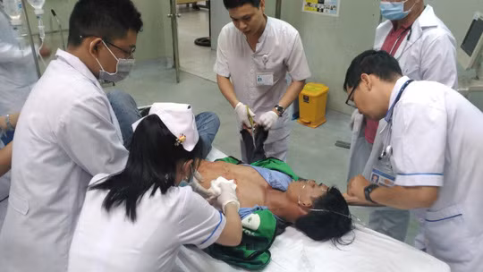  Nạn nhân được đưa vào cấp cứu