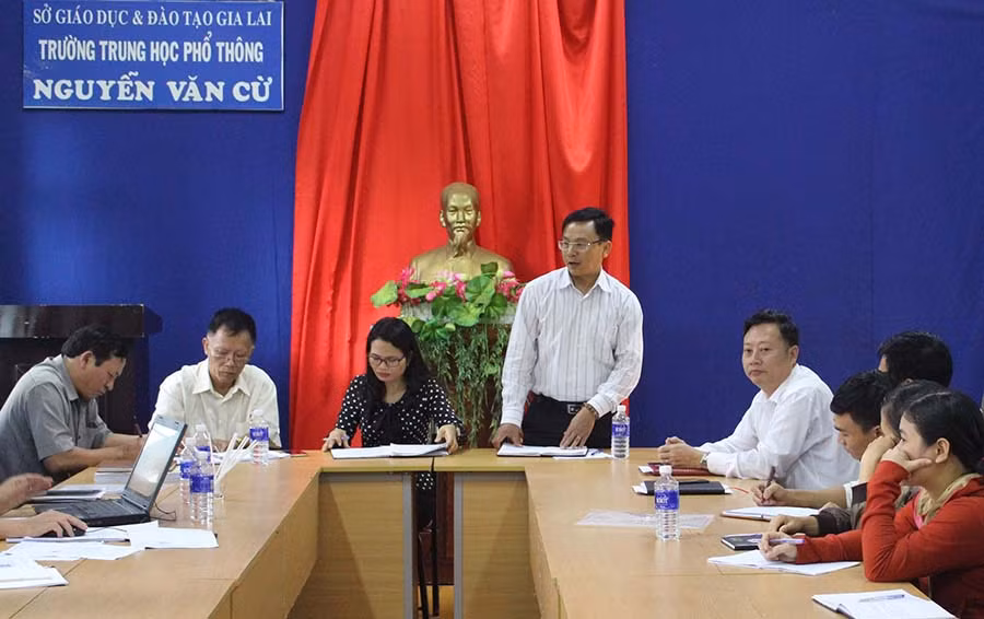  Sở Giáo dục và Đào tạo làm việc với Trường THCS Nay Der và Trường THPT Nguyễn Văn Cừ (huyện Chư Sê)-2 đơn vị sẽ sáp nhập trong năm học tới. Ảnh: N.G