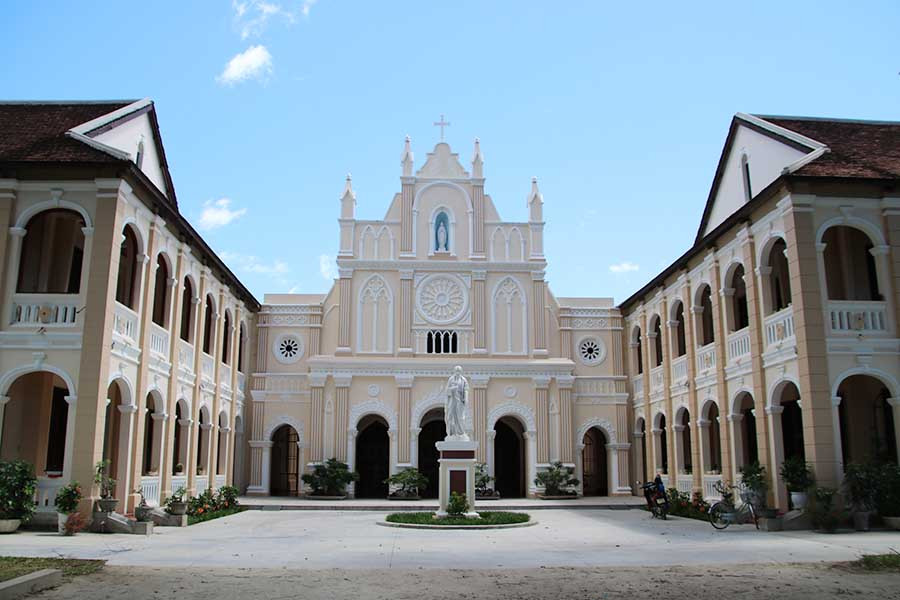 Những tòa nhà đối xứng nhau tuyệt đẹp… Những tòa nhà đối xứng nhau tuyệt đẹp…