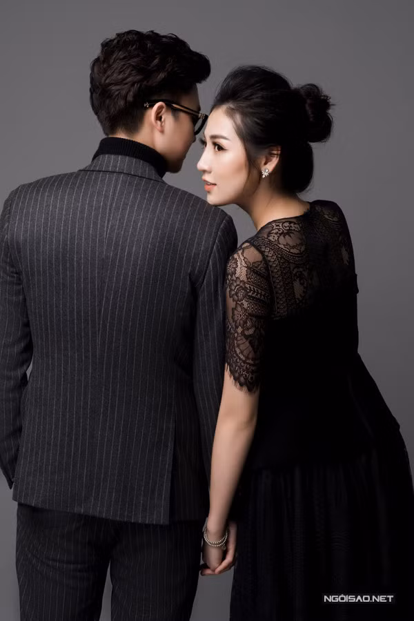 Cách đây ít ngày Tú Anh nhận được nhiều ý kiến trái chiều từ cộng đồng mạng khi viết dòng tâm trạng 'đá xoáy' ca sĩ Văn Mai Hương, người yêu cũ của chồng. Trước những lời bình luận không tốt đẹp về vợ sắp cưới, Gia Lộc đã lên tiếng bảo vệ cô. 