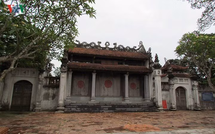 Chùa Bà Đanh còn được gọi là Bảo Sơn tự, nằm ở thôn Đanh, xã Ngọc Sơn, huyện Kim Bảng, tỉnh Hà Nam. 