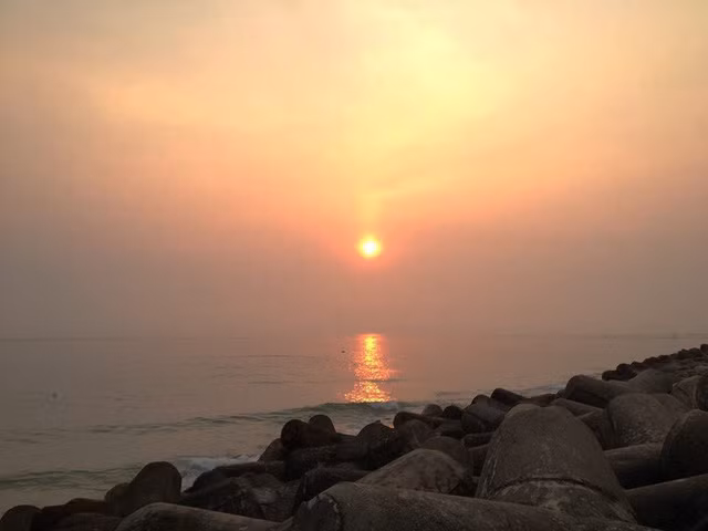 Những bãi đá ven biển Hải Dương. 