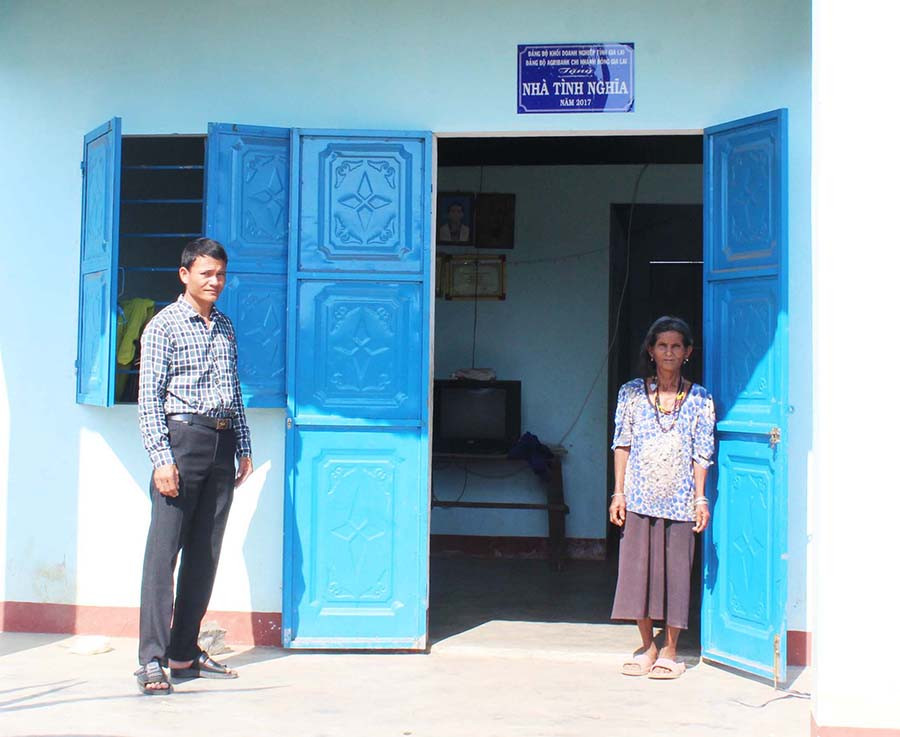  Căn nhà tình nghĩa vừa được bàn giao cho gia đình bệnh binh Đinh Pưch (làng Pyang, thị trấn Kông Chro). Ảnh: N.T