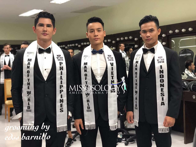  Cao Xuân Tài (giữa) vừa đoạt giải thưởng phụ đầu tiên