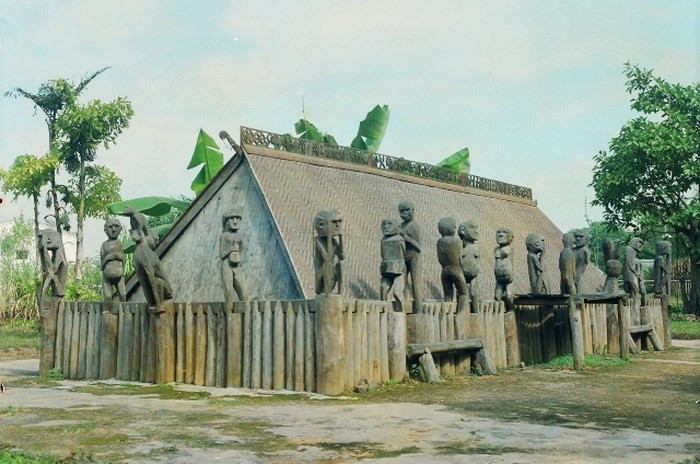 Hệ thống tượng nhà mồ. Hệ thống tượng nhà mồ.