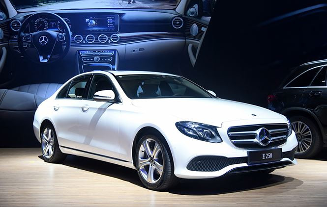 Nhiều mẫu xe Mercedes bán tốt ở Việt Nam nhờ nguồn cung không bị ảnh hưởng. Nhiều mẫu xe Mercedes bán tốt ở Việt Nam nhờ nguồn cung không bị ảnh hưởng.