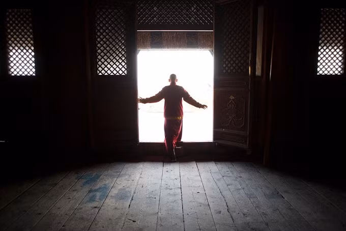  Những người đứng đầu tu viện đang cố gắng để các thành viên gắn bó với việc tu hành. Tuy nhiên, ở đây chưa có đủ sư thầy để theo sát học viên.