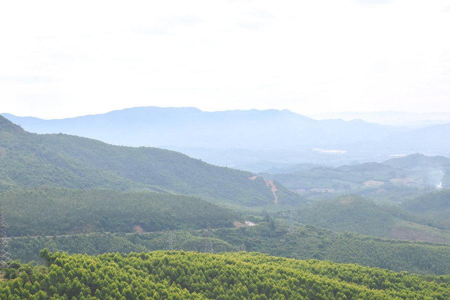  Cảnh vật nhìn từ đèo An Khê.