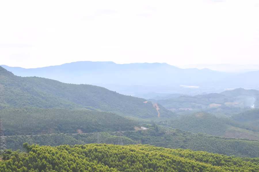  Cảnh vật nhìn từ đèo An Khê.