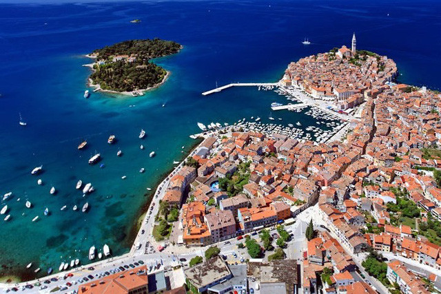  Thị trấn đánh cá cổ Rovinj, Istria.