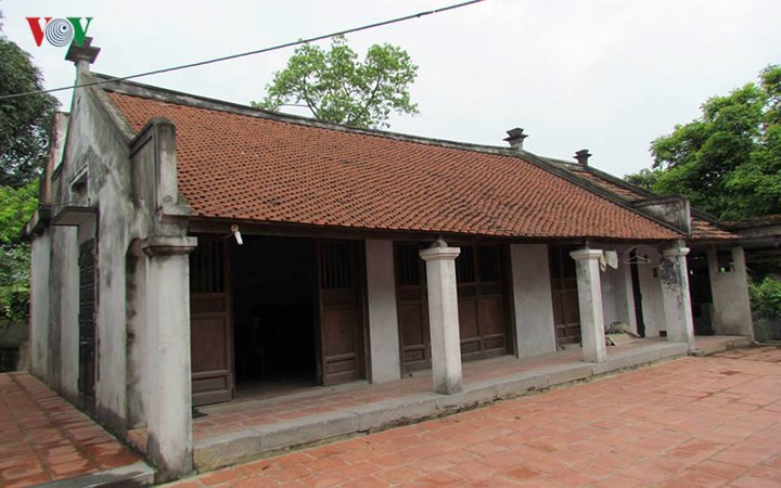 Theo truyền thuyết của địa phương, chùa thờ nữ thần linh thiêng trông coi việc điều mưa khiển gió, giúp dân trừ lũ lụt, đem lại mưa thuận gió hòa, mùa màng bội thu nên được gọi là chùa Đức Bà làng Đanh, gọi tắt là Chùa Bà Đanh.  Theo truyền thuyết của địa phương, chùa thờ nữ thần linh thiêng trông coi việc điều mưa khiển gió, giúp dân trừ lũ lụt, đem lại mưa thuận gió hòa, mùa màng bội thu nên được gọi là chùa Đức Bà làng Đanh, gọi tắt là Chùa Bà Đanh.