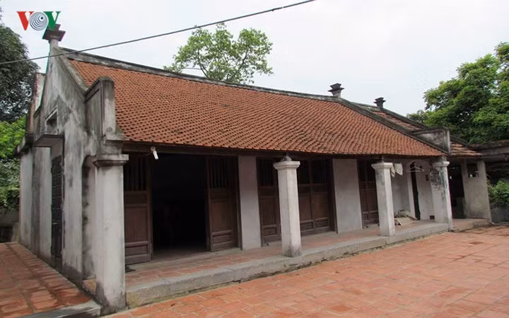  Theo truyền thuyết của địa phương, chùa thờ nữ thần linh thiêng trông coi việc điều mưa khiển gió, giúp dân trừ lũ lụt, đem lại mưa thuận gió hòa, mùa màng bội thu nên được gọi là chùa Đức Bà làng Đanh, gọi tắt là Chùa Bà Đanh.