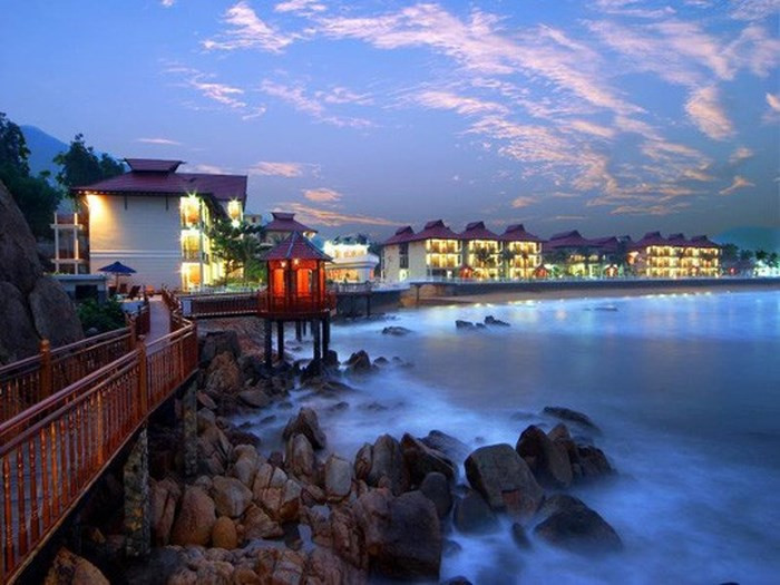 Royal Hotel & Healthcare Resort Quy Nhơn - một dự án của vợ con ông Trần Bắc Hà.  Royal Hotel & Healthcare Resort Quy Nhơn - một dự án của vợ con ông Trần Bắc Hà.