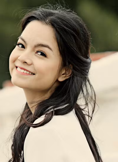 Sau khi nhóm H.A.T tan rã, cô vẫn gắn bó với công ty giải trí của Quang Huy. Ca sĩ có nhiều ca khúc được yêu mến như 