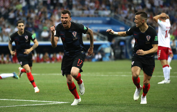  ... trước khi Croatia có lời đáp trả từ Mandzukic. Ảnh: FIFA.