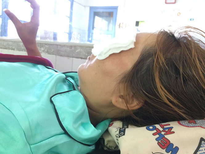 Bác sĩ cho biết không thể cứu được mắt trái chị D.