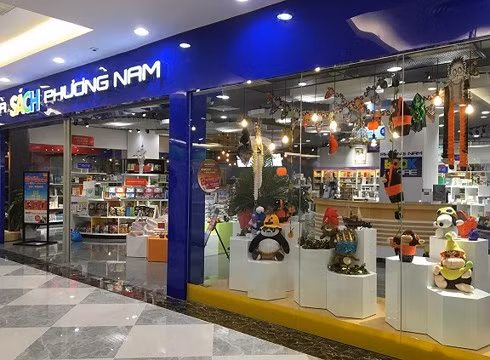  “Chuyện nhà Dr. Thanh” được bán tại hệ thống nhà sách Phương Nam