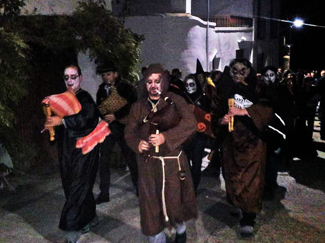 Lễ hội phù thủy tổ chức hàng năm ở làng  Lễ hội phù thủy tổ chức hàng năm ở làng