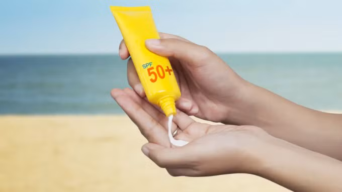 Tia UV làm tổn thương da. Tia UV làm tổn thương da.