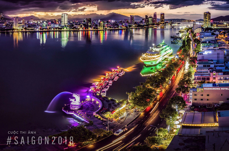 "Hoàng hôn trên sông Hàn" của Vũ Văn Mộng. Ảnh chụp tại khu vực cầu tàu tình yêu bên đường Trần Hưng Đạo, Đà Nẵng.