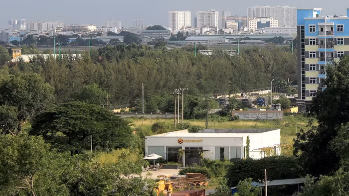  Một căn nhà mẫu nằm trong khu đất dự án gắn biển CTK group (ảnh chụp trên đường Tân Sơn, khu vực bên ngoài sân golf Tân Sơn Nhất, thuộc P.15, Q.Tân Bình, TP.HCM) - Ảnh: HỮU KHOA