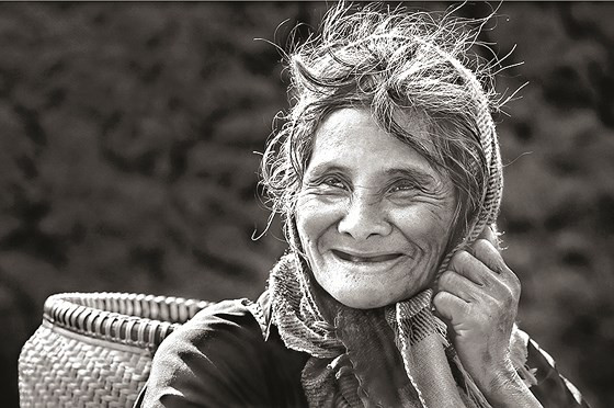 Nụ cười của mẹ già dân tộc Raglai