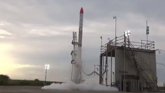 Tên lửa MOMO-2, được phóng lên bởi công ty Interstellar Technologies của Nhật Bản