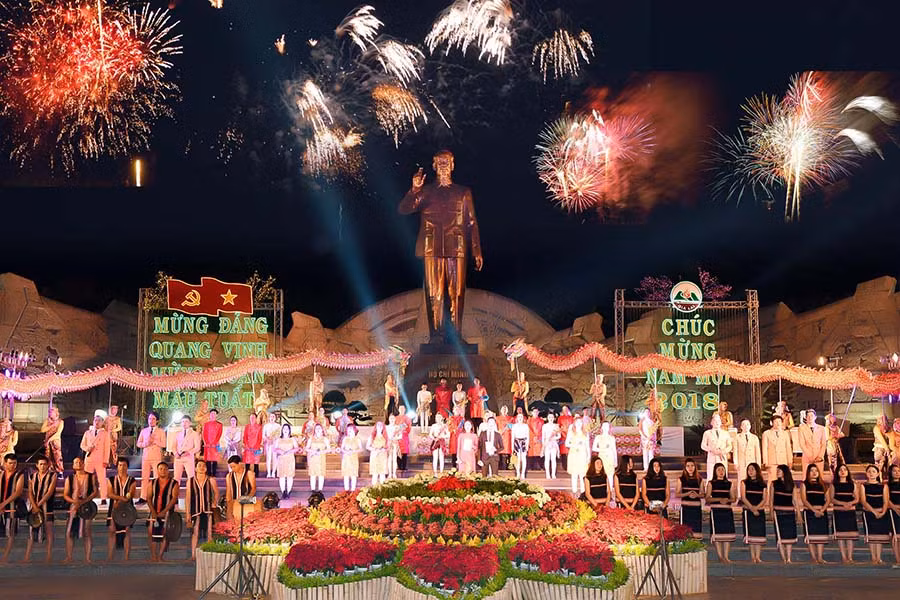 Quảng trường Đại Đoàn Kết được chọn làm nơi tổ chức nhiều lễ hội cấp tỉnh. Ảnh: Đ.T