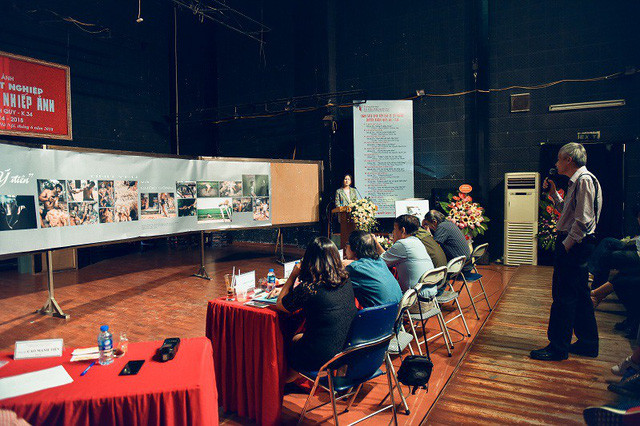  Vy tự tin trong buổi lễ tốt nghiệp