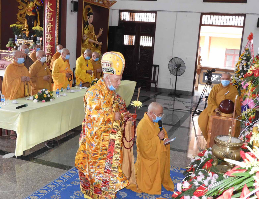 Cử hành nghi lễ cầu nguyện hoà bình, quốc thái, dân an tại Đại lễ Phật đản