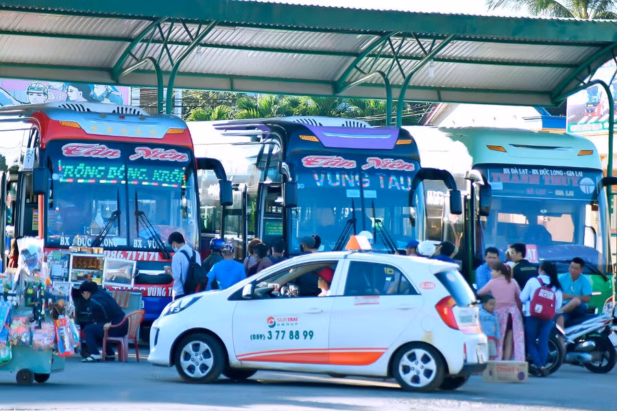 Cảnh tấp nập tại Bến xe Đức Long Gia Lai vào khu giờ cao điểm. Ảnh Đức Thụy