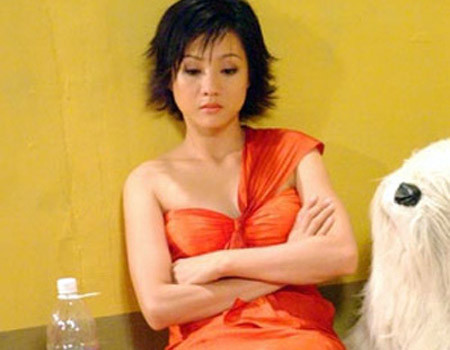 Mỹ Duyên tâm sự, cũng vì ba mẹ mất sớm nên chị luôn mơ ước có tổ ấm riêng của mình và đến khi có được, chị chỉ muốn thu mình làm người phụ nữ của gia đình. Người bạn đời của Mỹ Duyên chia sẻ, anh từng gặp gỡ và tiếp xúc với nhiều người nổi tiếng nhưng khi gặp Mỹ Duyên thì lại bị thu hút bởi sự thật thà, bình dị, lối cư xử rất chân thành. Song cũng phải mất đến gần nửa năm theo đuổi và tìm hiểu, anh mới chinh phục được trái tim của chị.