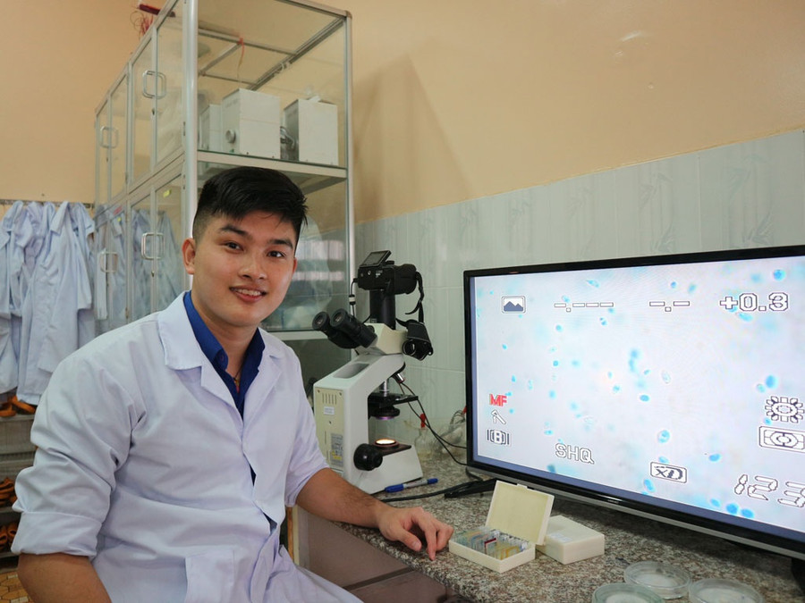 Hồ Sỹ Quang đam mê nghiên cứu khoa học. Ảnh: HỒ QUANG