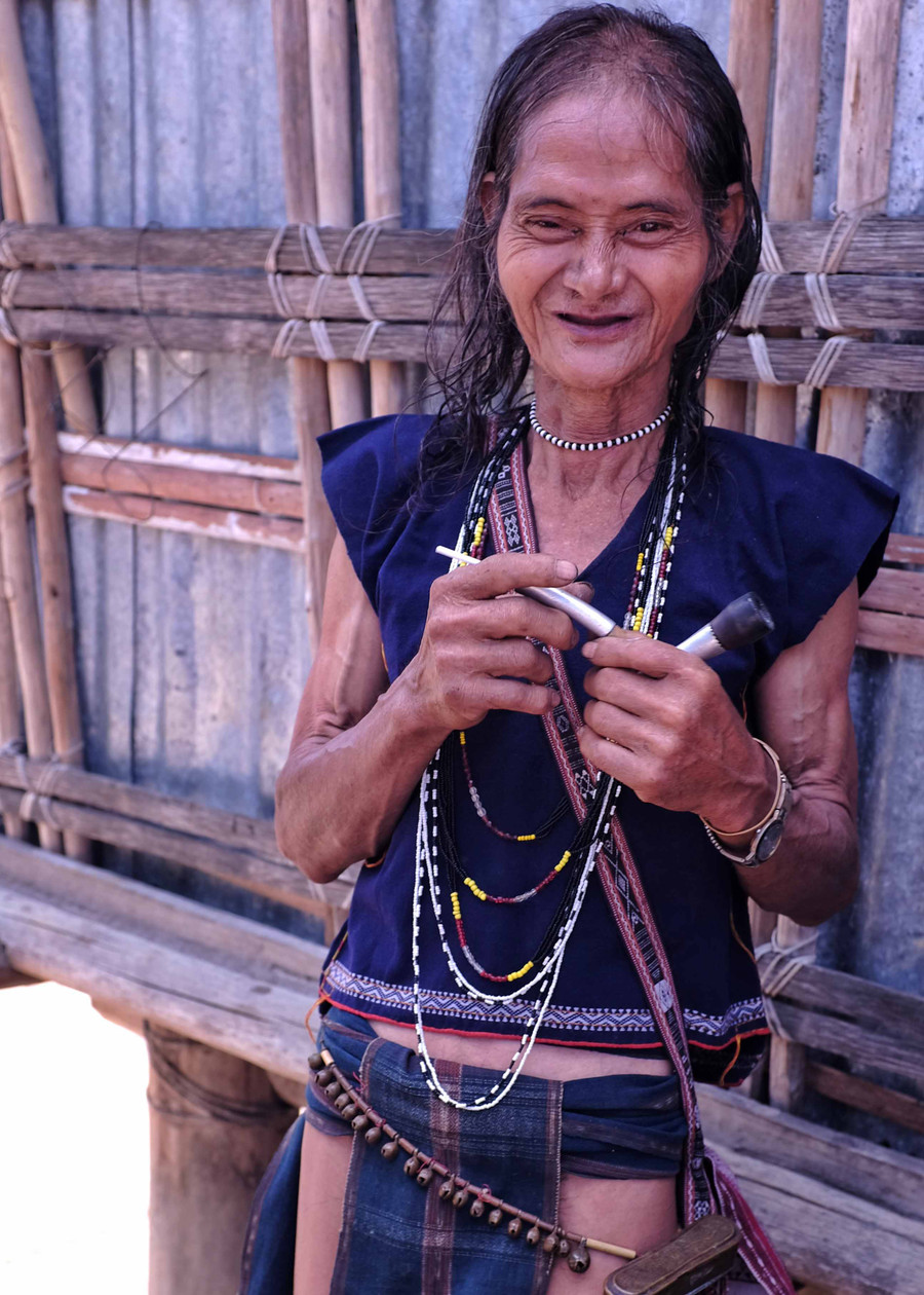 Nghệ nhân Ưu tú Đinh Tim. Ảnh: Hoàng Ngọc Nghệ nhân Ưu tú Đinh Tim. Ảnh: Hoàng Ngọc