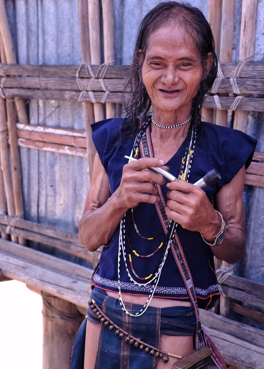 Nghệ nhân Ưu tú Đinh Tim. Ảnh: Hoàng Ngọc