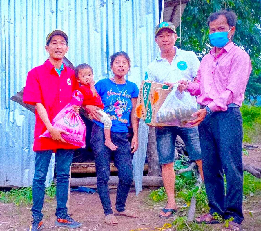 Giai đoạn 2016-2021, Hội Chữ thập đỏ thị xã An Khê đã kêu gọi các nhà hảo tâm, Mạnh Thường Quân hỗ trợ hàng ngàn xuất quà những người khó khăn, hoạn nạn. Ảnh Ngọc Minh