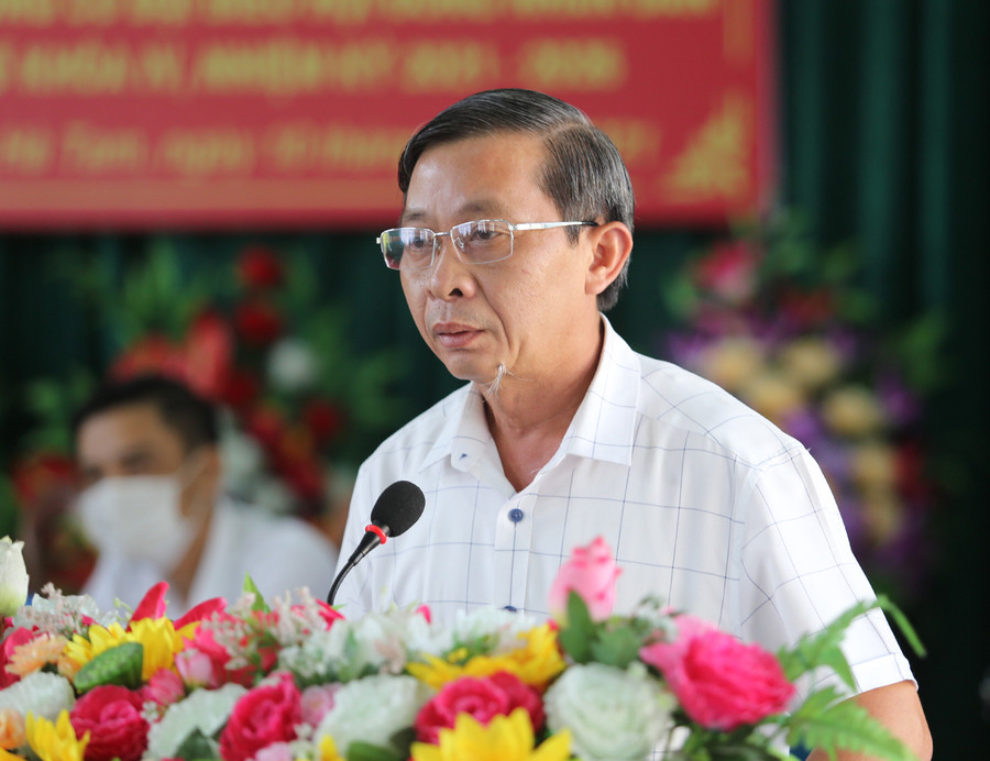 Ông Huỳnh Thế Mạnh-Ủy viên Ban Thường vụ Tỉnh ủy, Trưởng ban Tuyên giáo Tỉnh ủy trình bày chương trình hành động trước cử tri. Ảnh: Văn Ngọc Đồng chí Huỳnh Thế Mạnh trình bày chương trình hành động trước cử tri. Ảnh: Văn Ngọc