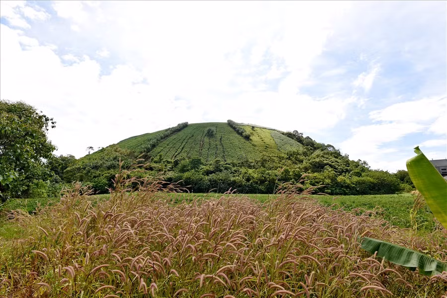 Núi lửa Nâm Kar, một trong những ngọn núi lửa đẹp nhất Krông Nô. Ảnh: Thái Hoàng