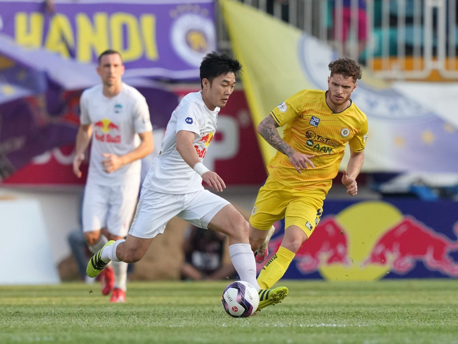 Xuân Trường lập siêu phẩm sút xa tung lưới Hà Nội ở vòng 10 V-League - Ảnh: Độc Lập Xuân Trường lập siêu phẩm sút xa tung lưới Hà Nội ở vòng 10 V-League - Ảnh: Độc Lập