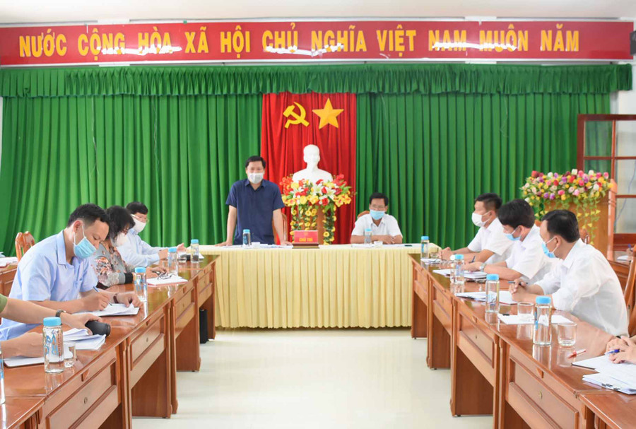 11-5 Quang cảnh buổi làm việc của Đoàn kiểm tra số 4 với Ủy ban bầu cử thị xã Ayun Pa-ảnh Phương Duyên