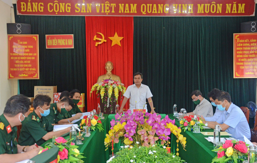 Quang cảnh buổi làm việc của đoàn kiểm tra số 1 với Đồn Biên phòng Ia Nan (huyện Đức Cơ). Ảnh: Phương Linh 13-5 Quang cảnh buổi làm việc của Đoàn kiểm tra số 1 với Đồn Biên phòng Ia Nan, huyện Đức Cơ-ảnh Phương Linh