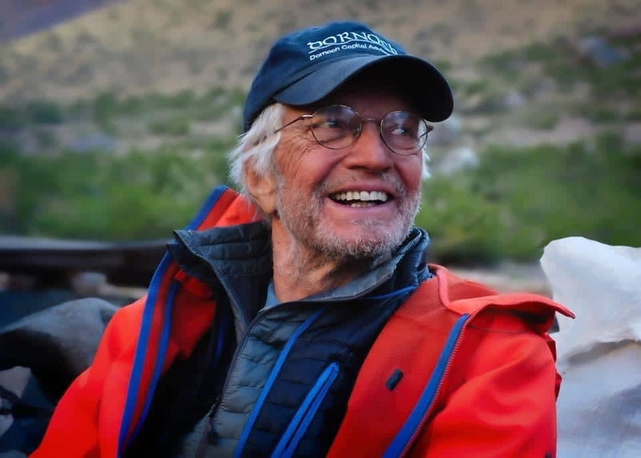 Ông Arthur Muir trở thành người Mỹ cao tuổi nhất từng leo đến đỉnh núi Everest - Ảnh chụp màn hình Everest News