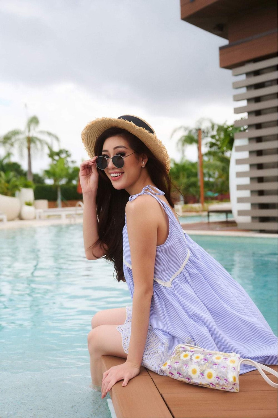 Khánh Vân hóa tiểu thư xinh đẹp, nữ tính.