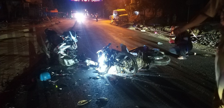  Bước đầu xác định nguyên nhân do San điều khiển xe đi sai phần đường. Ảnh: Văn Ngọc