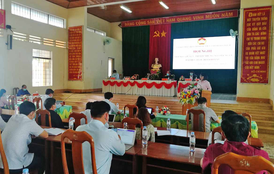 12-5 Quang cảnh Hội nghị tiếp xúc cử tri của các ứng viên đại biểu Quốc hội khóa XV tại huyện Mang Yang-ảnh P.L