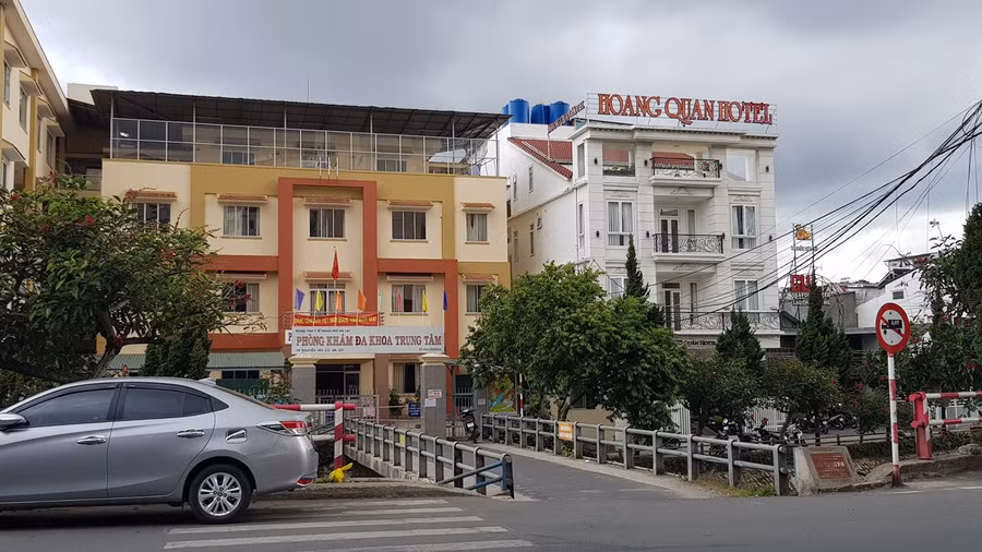 Khách sạn Hoàng Quân nơi BN 3141 lưu trú trong thời gian đến Đà Lạt tham quan du lịch từ ngày 2-5.5. ẢNH: GIA BÌNH