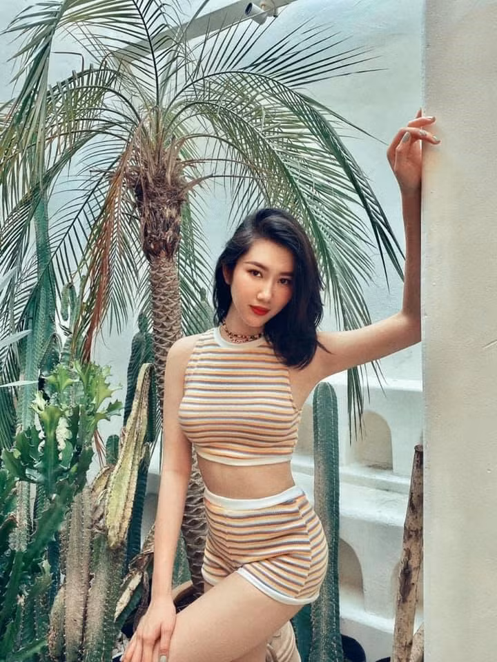 Thúy Ngân sinh năm 1990, là một trong số ít nữ diễn viên sở hữu hình thể chuẩn, với chiều cao 1,7m. Cô từng đạt Á khôi Nữ Hoàng Trang sức Việt Nam 2009, lọt vào Top 20 Hoa hậu Việt Nam 2010. Ảnh: NVCC.