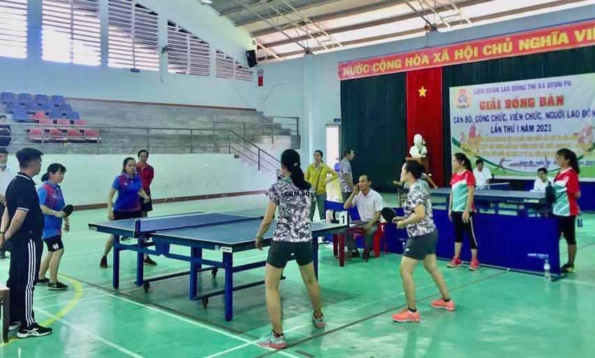 Đoàn viên Công đoàn sôi nổi tham gia Hội thao do LĐLĐ thị xã tổ chức.Ảnh.Vũ Chi