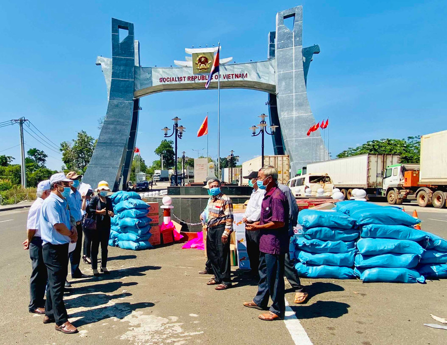 1- Quang cảnh lễ bàn giao. Ảnh: Mộc Trà.