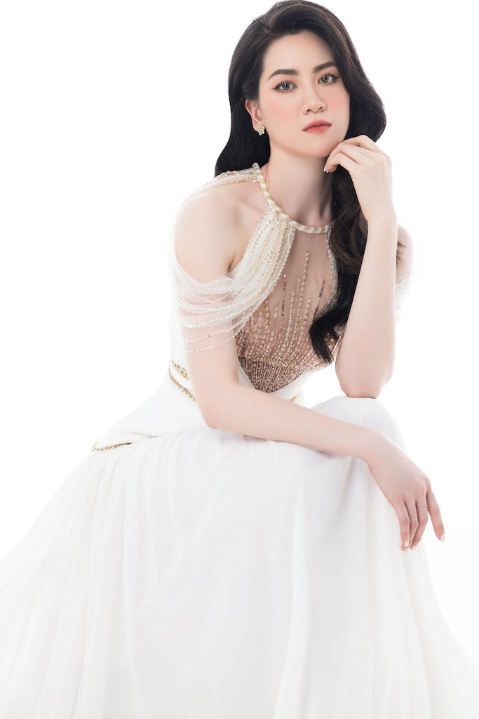 Tuy nhiên, công chúng vẫn ấn tượng sâu sắc với cô bởi vẻ đẹp lai Tây và đôi mắt to rất có hồn. Đến hiện tại, Mai Hương vẫn khiến công chúng ngưỡng mộ vì vẻ đẹp quý phái, sang trọng của mình. ẢNH: MR AT